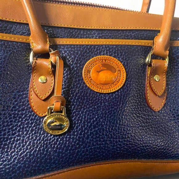 VINTAGE- Dooney & Bourke Navy Blue AWL Crossbody Handbag - WITH ORIGINAL HANGTAG - Picture 4 of 5